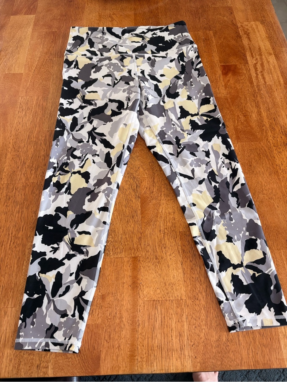 Womens Gray & Yellow Camo Athletic Leggings